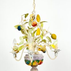 Pakabinamas trijų šakų sietynas su vaisių figūrėlėmis 50x50x70 cm