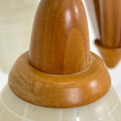 Mid Century trijų šakų tikmedžio sietynas su stiklo gaubtais 46x46x67 cm