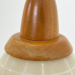 Mid Century trijų šakų tikmedžio sietynas su stiklo gaubtais 46x46x67 cm