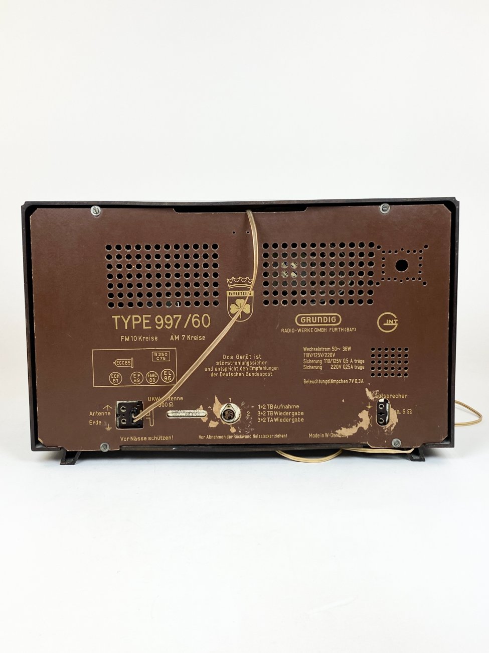 HN2240-senoviniai-radijo-aparatai-10 Grundig Type 997/60 lempinis radijo imtuvas 20×52,5×32,5 cm