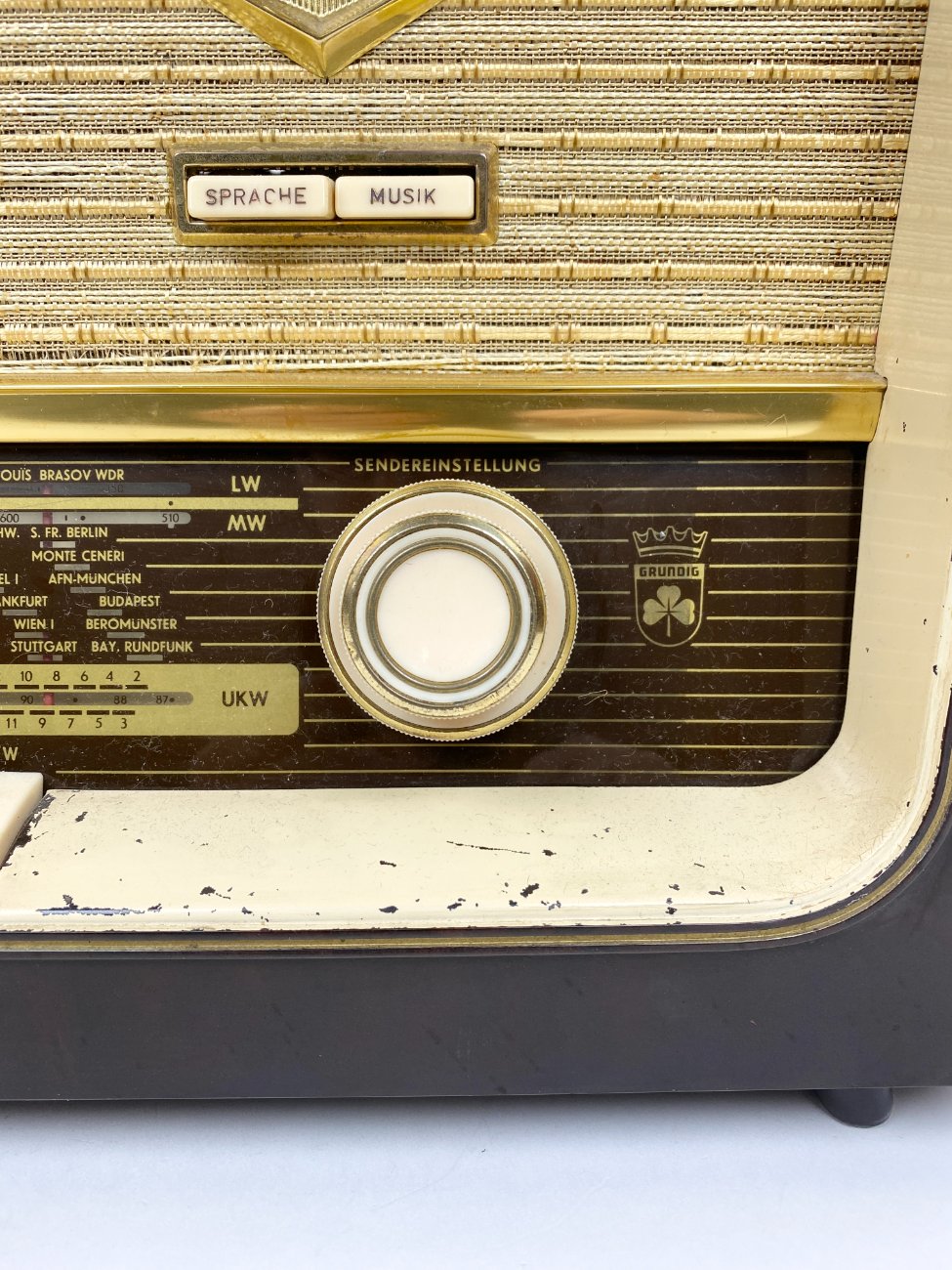 HN2240-senoviniai-radijo-aparatai-16 Grundig Type 997/60 lempinis radijo imtuvas 20×52,5×32,5 cm