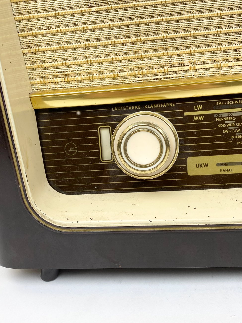 HN2240-senoviniai-radijo-aparatai-17 Grundig Type 997/60 lempinis radijo imtuvas 20×52,5×32,5 cm