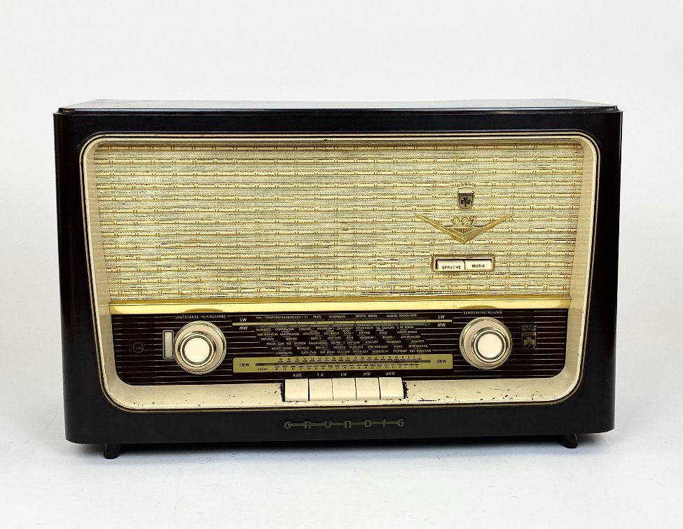 HN2240-senoviniai-radijo-aparatai-2 Grundig Type 997/60 lempinis radijo imtuvas 20×52,5×32,5 cm