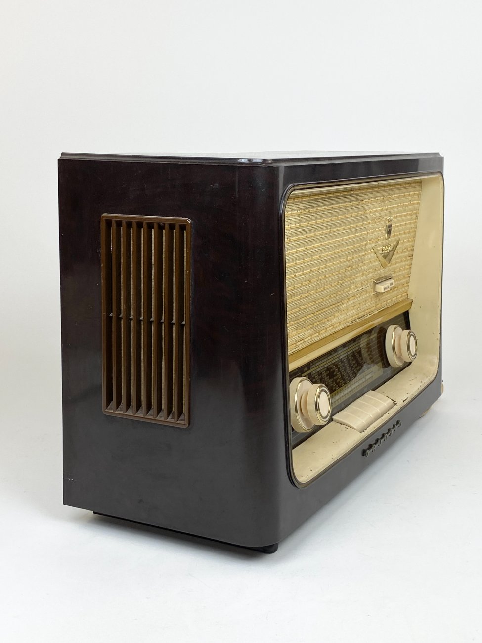 HN2240-senoviniai-radijo-aparatai-3 Grundig Type 997/60 lempinis radijo imtuvas 20×52,5×32,5 cm