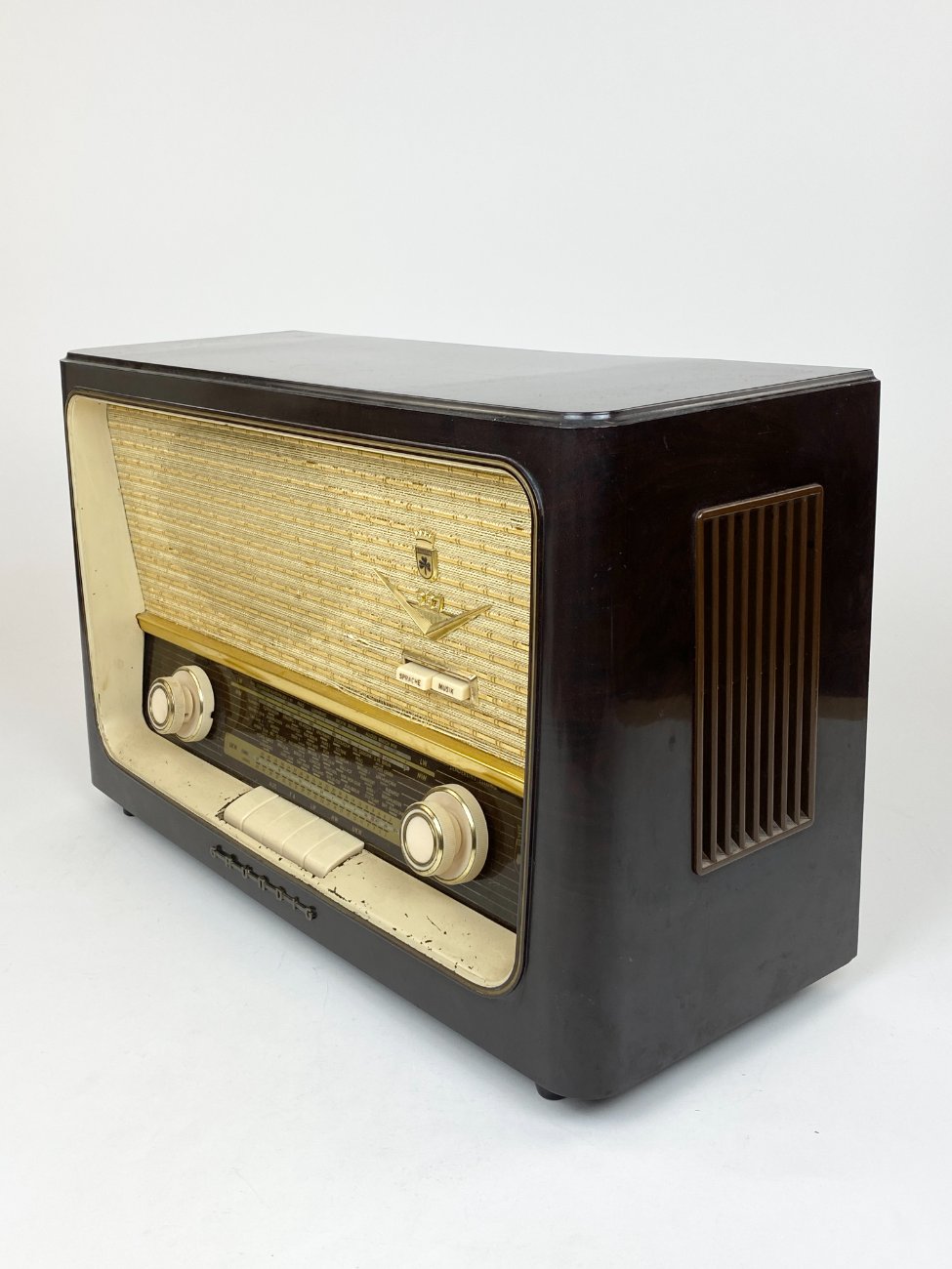 HN2240-senoviniai-radijo-aparatai-4 Grundig Type 997/60 lempinis radijo imtuvas 20×52,5×32,5 cm