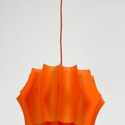 Plastikinis oranžinės spalvos pakabinamas šviestuvas 37x37x72 cm