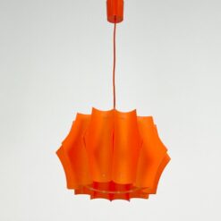 Plastikinis oranžinės spalvos pakabinamas šviestuvas 37x37x72 cm