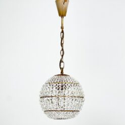 Žalvarinio rėmo pakabinamas šviestuvas su krištolo karoliukais 25x25x65 cm