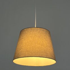 Pakabinamas pilkos spalvos tekstilės gaubto šviestuvas 33x33x63 cm