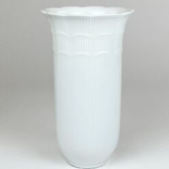 Porcelianinė “Kaiser” baltos spalvos vaza 13,5×13,5×23,5 cm