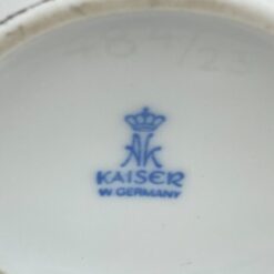 Porcelianinė “Kaiser” baltos spalvos vaza 13,5×13,5×23,5 cm