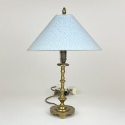 Žalvarinis stalinis šviestuvas žydros spalvos tekstilės gaubtu 27x27x39 cm