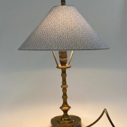 Žalvarinis stalinis šviestuvas žydros spalvos tekstilės gaubtu 27x27x39 cm