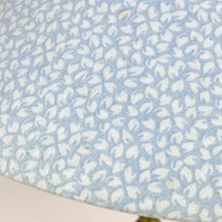 Žalvarinis stalinis šviestuvas žydros spalvos tekstilės gaubtu 27x27x39 cm