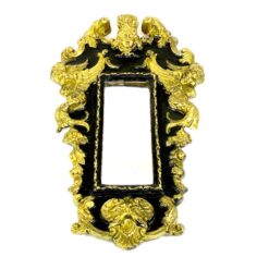 Siauras veidrodis juodame rėme su aukso spalvos ornamentais 5x32x58,5 cm