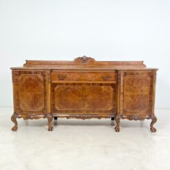 Prabangi Chippendale stiliaus riešutmedžio komoda 66x224x120 cm