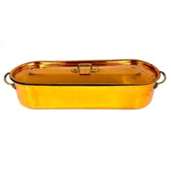 Variuoto metalo žuvies gaminimo indas su dangčiu ir žalvario rankenomis 17x51x13 cm