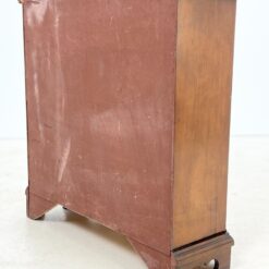 Keturių stalčių ir dviejų durų riešutmedžio spintelė 37x80x78,5 cm