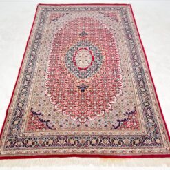 Vilnonis rankų darbo kilimas 330x206x0,8 cm