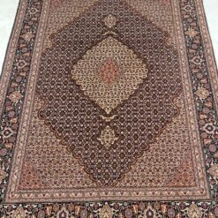 Vilnonis rankų darbo kilimas su šilku “Tabriz” 302x199x0,5 cm