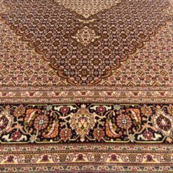 Vilnonis rankų darbo kilimas su šilku “Tabriz” 302x199x0,5 cm