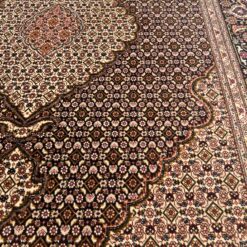 Vilnonis rankų darbo kilimas su šilku “Tabriz” 302x199x0,5 cm