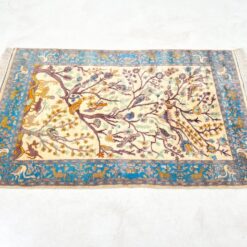 Vilnonis rankų darbo kilimas su augalų ir gyvūnų motyvais 210x124x0,8 cm