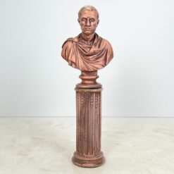 Betoninis Julijaus Cezario biustas su kolona - postamentu 32x49x140 cm
