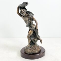 Ispaniška "Paor" bronzinė vyro statula ant medinio postamento 31x39x72 cm