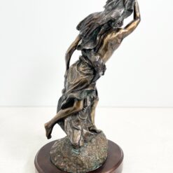 Ispaniška “Paor” bronzinė vyro statula ant medinio postamento 31x39x72 cm