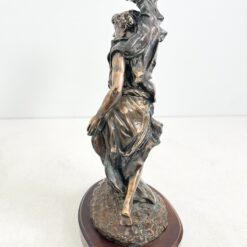 Ispaniška “Paor” bronzinė vyro statula ant medinio postamento 31x39x72 cm