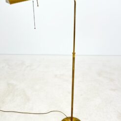 Žalvarinis pastatomas reguliuojamų aukščio ir kampo šviestuvas 30x74x110(+43) cm