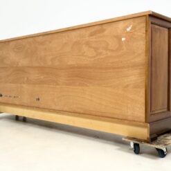 Ilga klasikinio stiliaus riešutmedžio komoda 51x251x97 cm