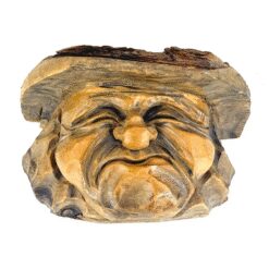 Sieninė pakabinama iš pušies medžio išskaptuota dekoracija – senyvo amžiaus žmogaus veidas 13×23,5×16,5 cm