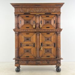 Ąžuolinė drožinėta XIX a. vid. komoda 68x166x215 cm