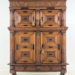 Ąžuolinė drožinėta XIX a. vid. komoda 68x166x215 cm