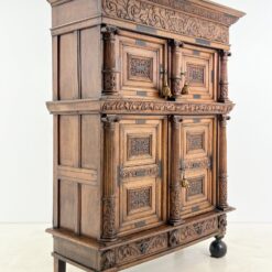Ąžuolinė drožinėta XIX a. vid. komoda 68x166x215 cm