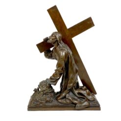 Metalinė Jėzaus Kristaus, nešančio kryžių, statula 20x32x44 cm
