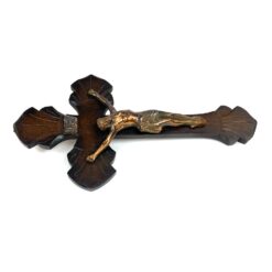 Pakabinamas medinis kryžius su metalinė Jėzaus Kristaus figūra 4x21x39 cm