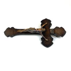 Pakabinamas medinis kryžius su metalinė Jėzaus Kristaus figūra 4x21x39 cm