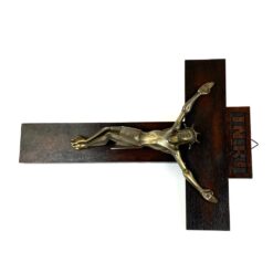 Pakabinamas medinis kryžius su metaline Jėzaus Kristaus figūra 7×31,5×43 cm