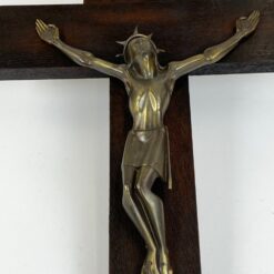 Pakabinamas medinis kryžius su metaline Jėzaus Kristaus figūra 7×31,5×43 cm