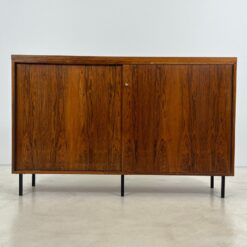 Vintažinė dviejų stumdomų durų komoda 40x146,5x92,5 cm