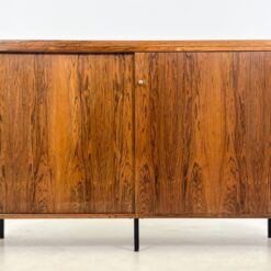 Vintažinė dviejų stumdomų durų komoda 40×146,5×92,5 cm