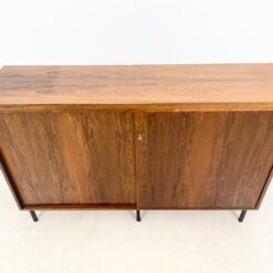 Vintažinė dviejų stumdomų durų komoda 40×146,5×92,5 cm