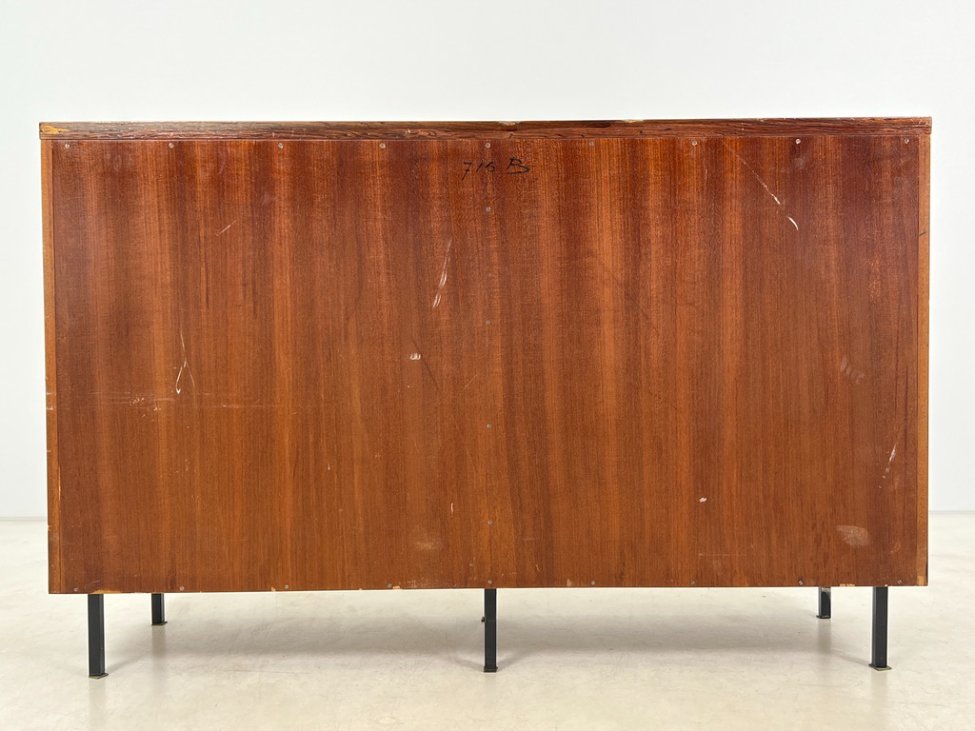 DS0040-komodos-9 Vintažinė dviejų stumdomų durų komoda 40×146,5×92,5 cm