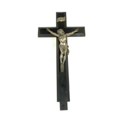 Pakabinamas medinis kryžius su metaline Jėzaus Kristaus figūra 5x19,5x39,5 cm
