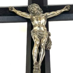 Pakabinamas medinis kryžius su metaline Jėzaus Kristaus figūra 5×19,5×39,5 cm