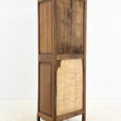 Ąžuolinis gėlių motyvais drožinėtas bufetas su vitražinėmis durelėmis 42x69x192 cm