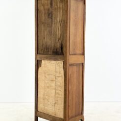 Ąžuolinis gėlių motyvais drožinėtas bufetas su vitražinėmis durelėmis 42x69x192 cm